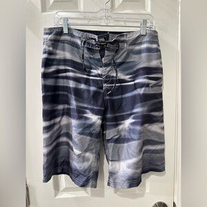 Stylish Gray Tie-Dye Men's Board Shorts